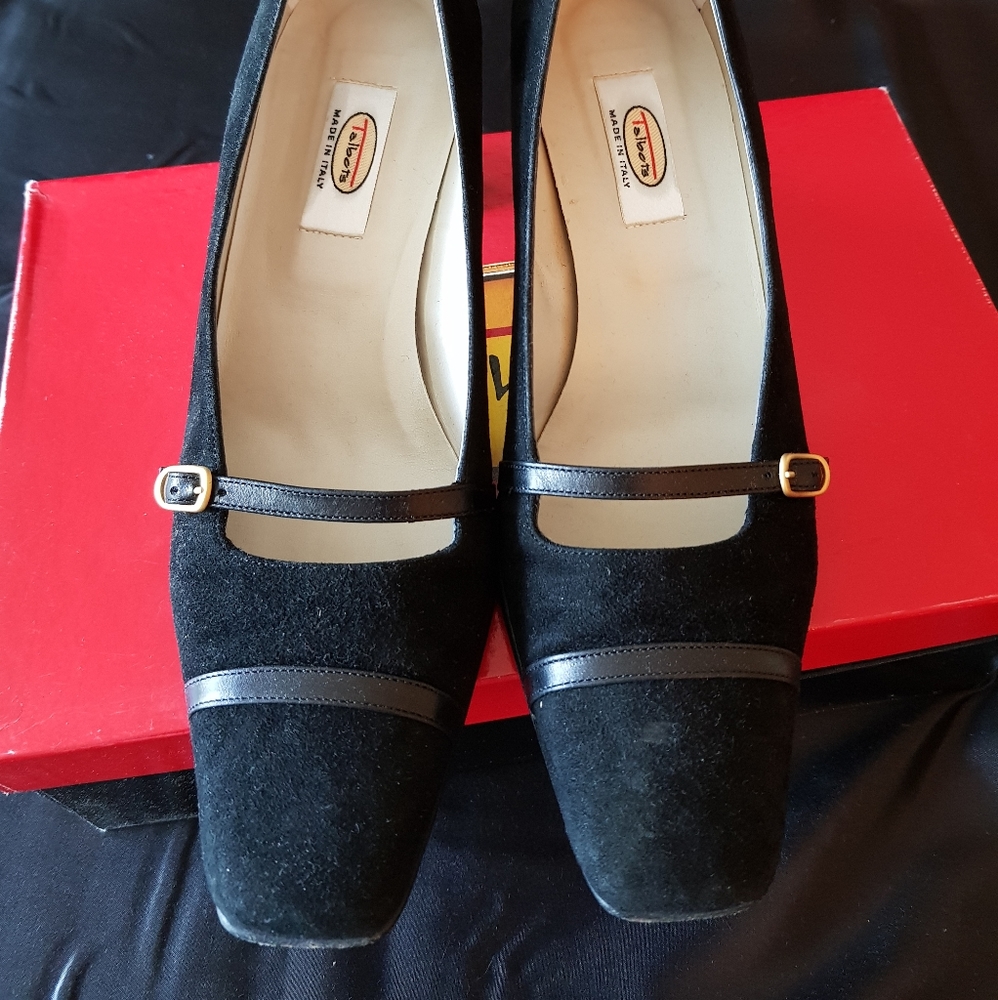 Shoes - Picture 2 of 4